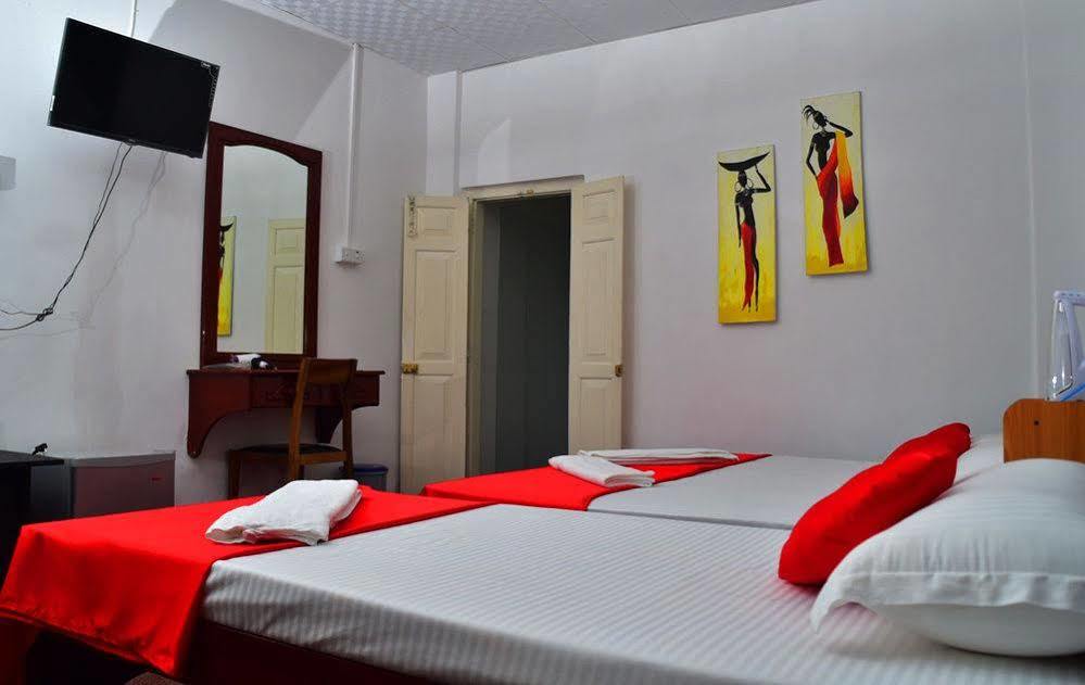 Hotel Walawwa Dutch House à Ja-Ela Extérieur photo