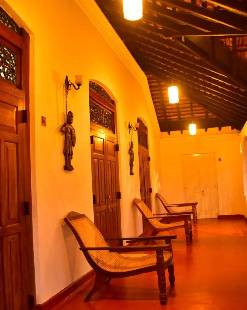 Hotel Walawwa Dutch House à Ja-Ela Extérieur photo